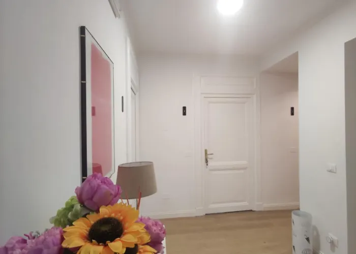 Rhome Hosting 4*